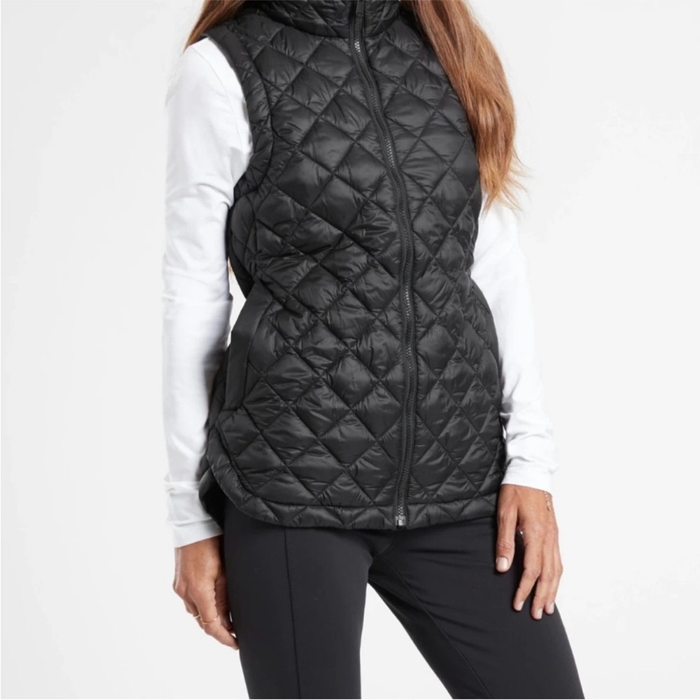 ATHLETA Whisper Black Featherless Vest ! Small , NWT